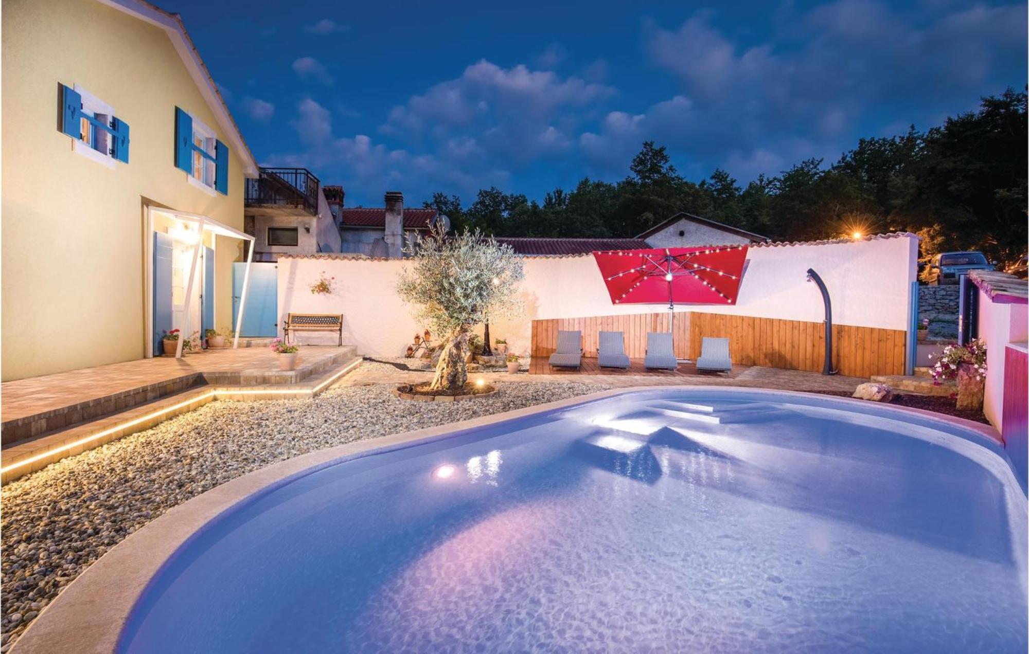 Stunning Home In Jurdani With Wifi Mucici 外观 照片