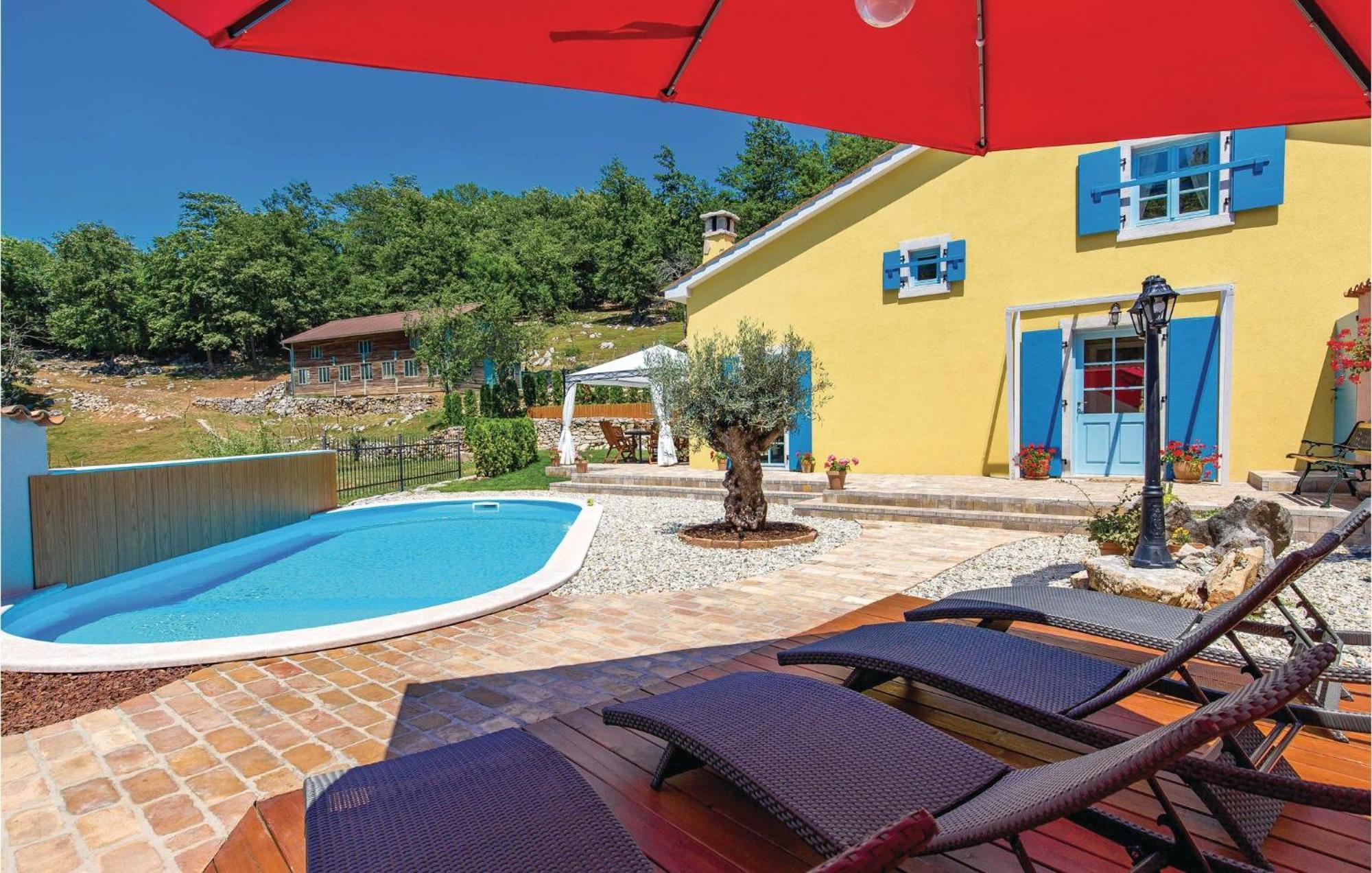 Stunning Home In Jurdani With Wifi Mucici 外观 照片