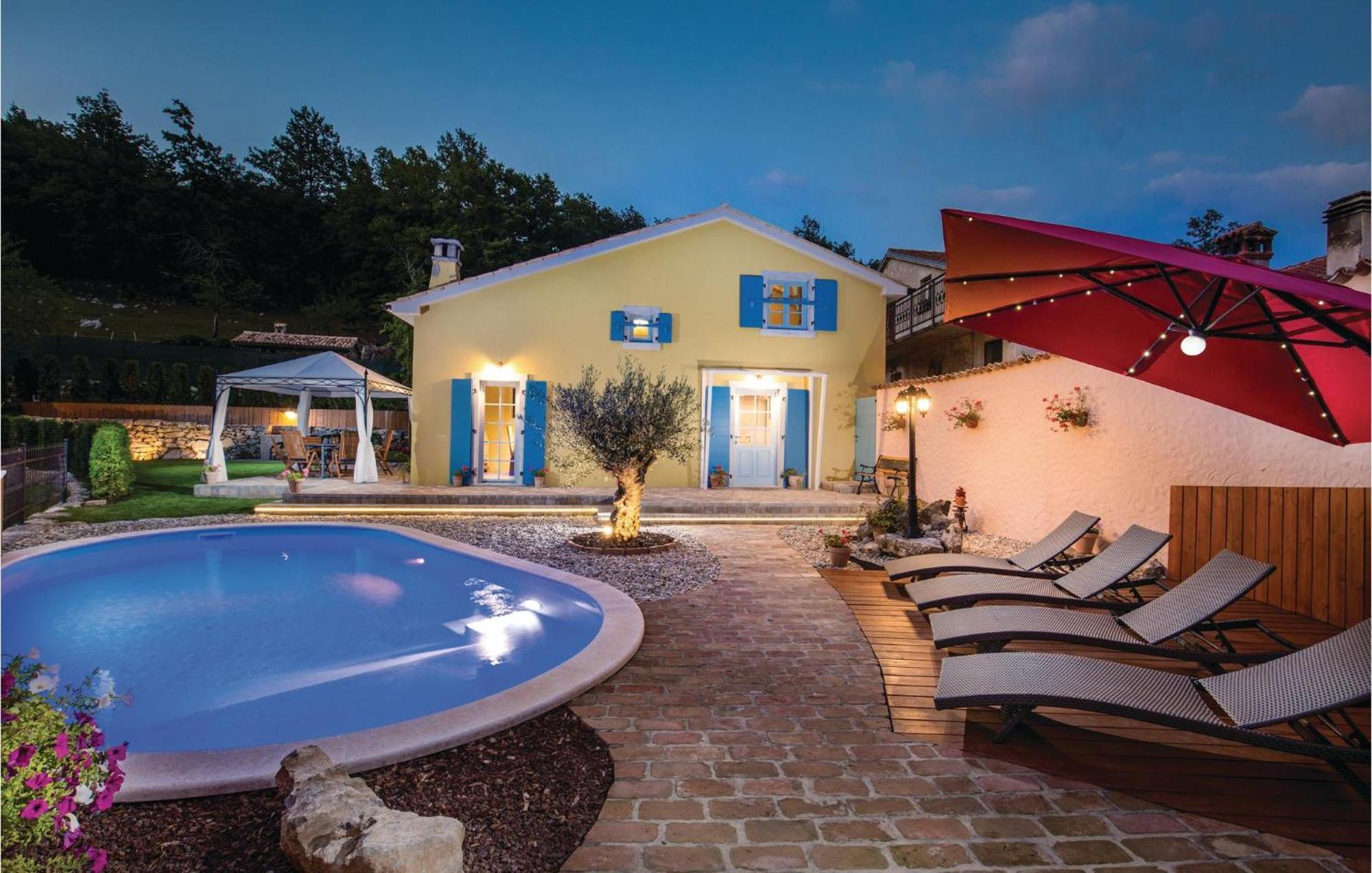 Stunning Home In Jurdani With Wifi Mucici 外观 照片