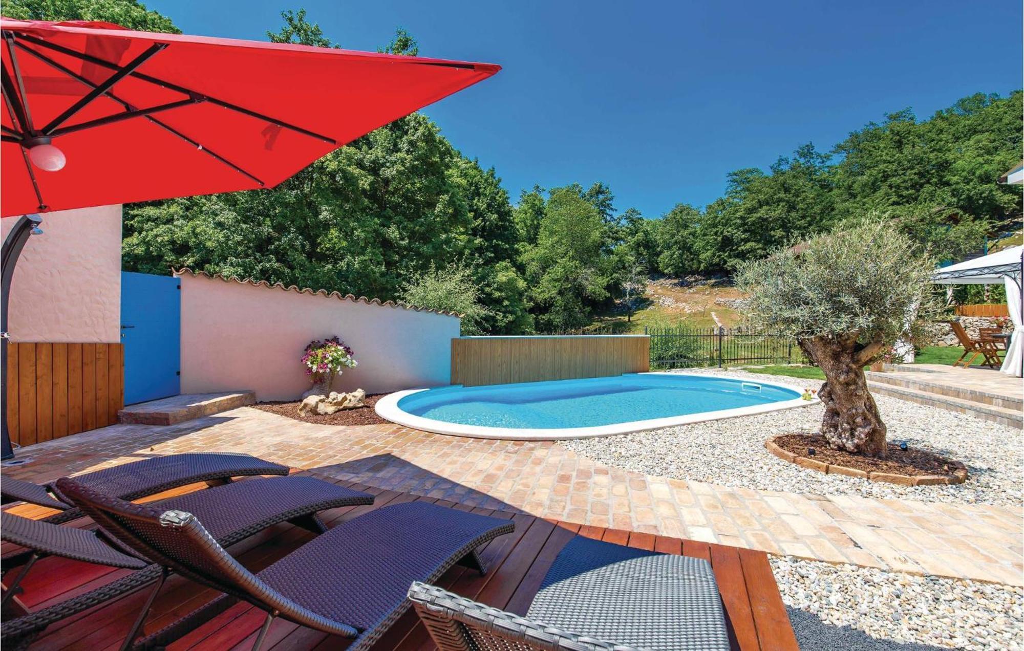 Stunning Home In Jurdani With Wifi Mucici 外观 照片