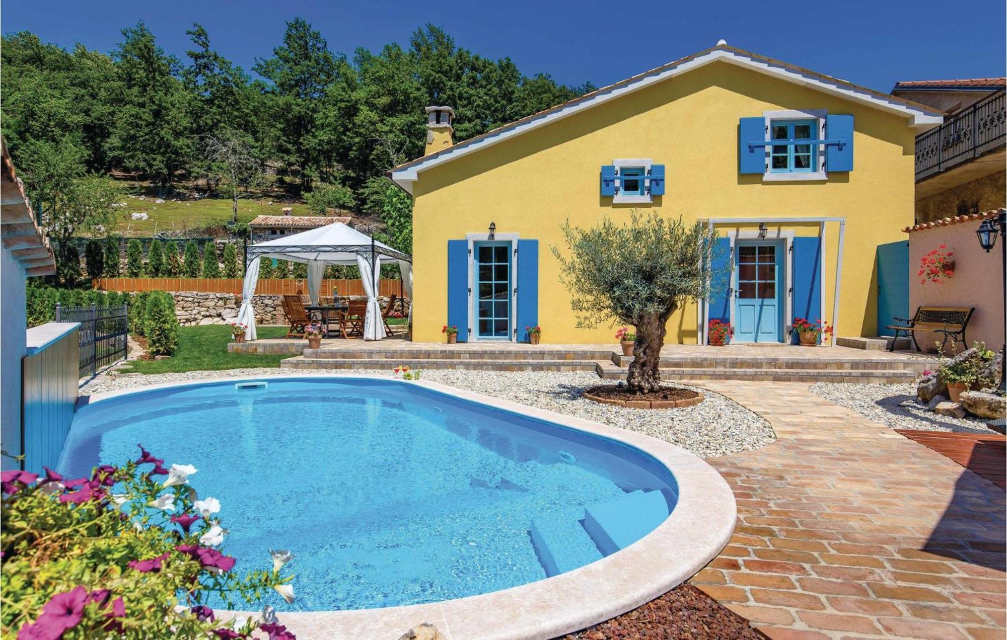 Stunning Home In Jurdani With Wifi Mucici 外观 照片